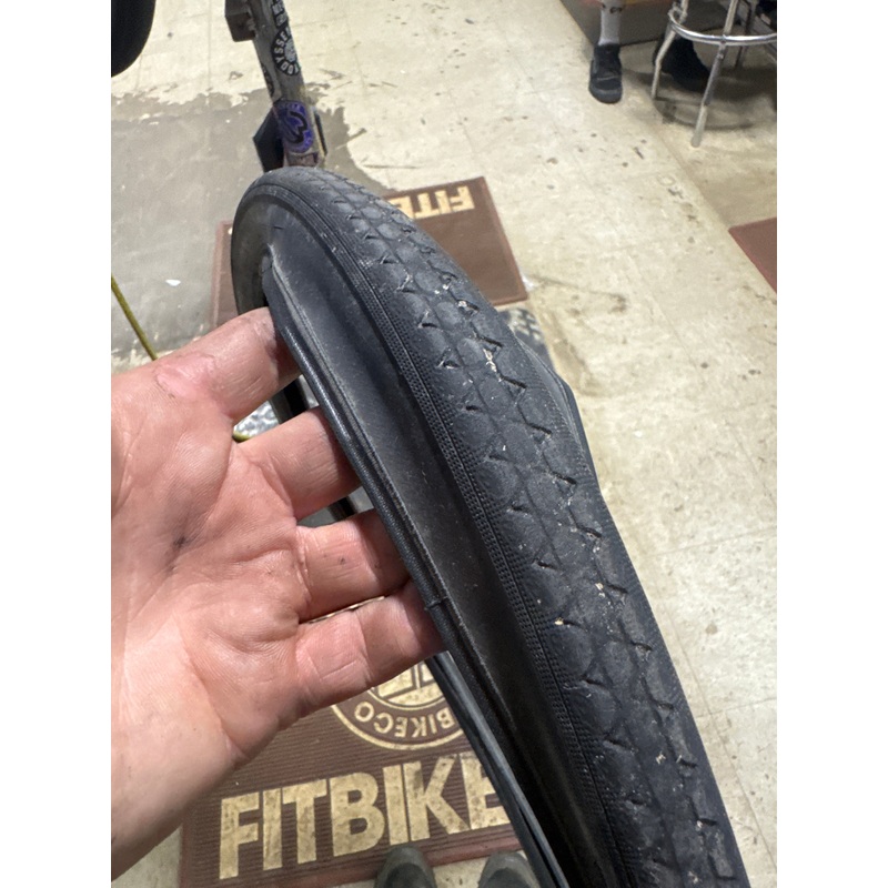 Answer carve 20×11/8 tire